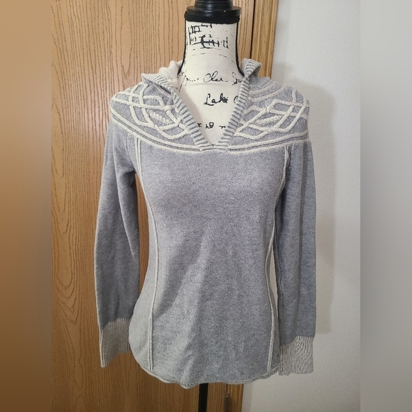 Eddie Bauer Sweaters - Eddie Bauer Embroidered Cable Hooded Pullover Sweater